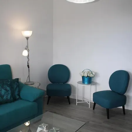 Apartment In Front Of The Shopping *